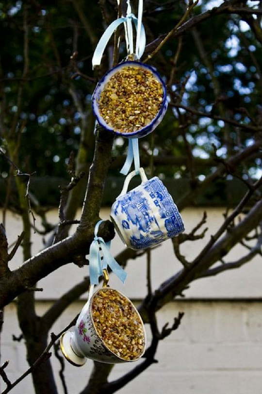 Bird pocket from a cup