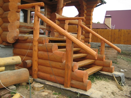Dřevěná veranda k domu