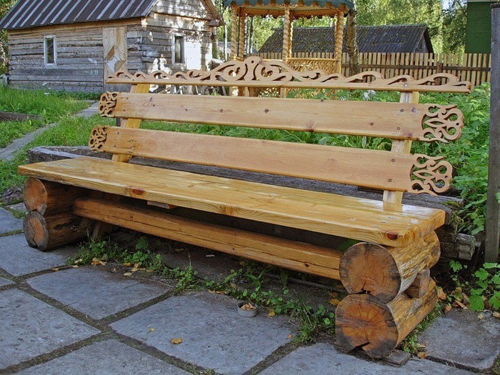 Dřevěná lavice
