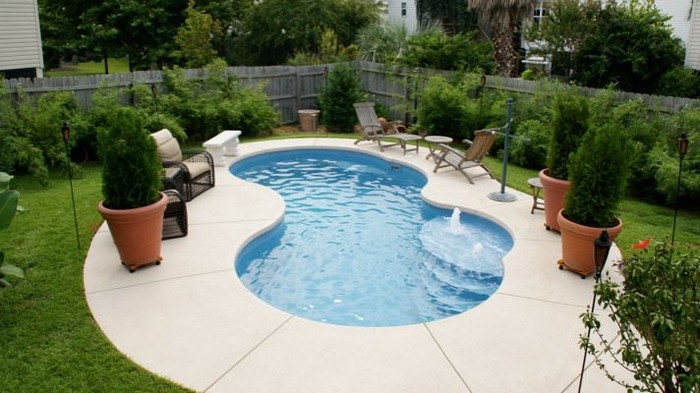 Swimming pool for summer cottages