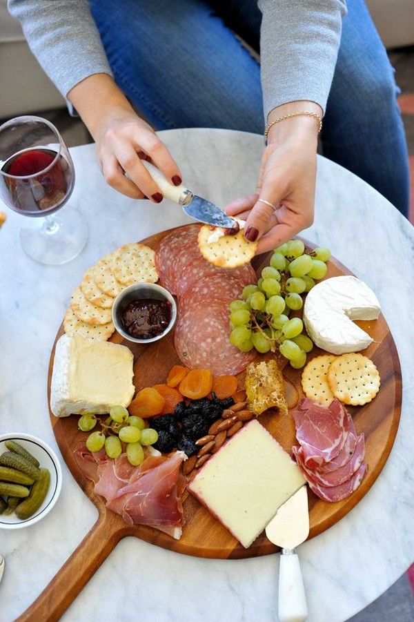 Table setting without dishes