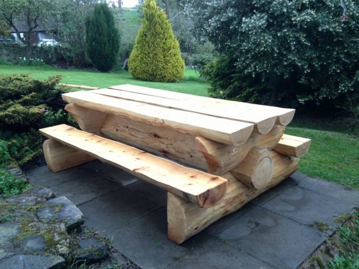 lavice vyrobené ze dřeva