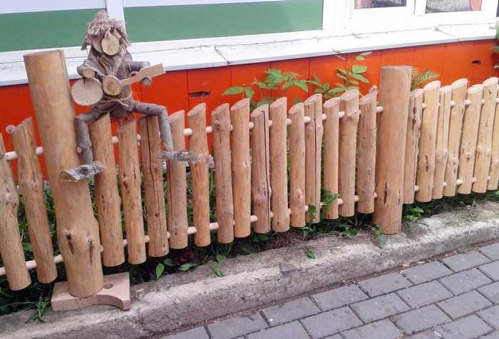 plot vyrobený ze dřeva