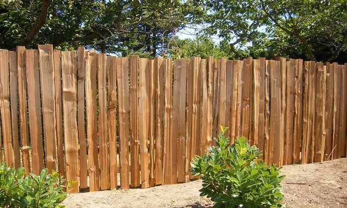 plot vyrobený ze dřeva