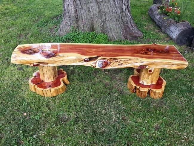 dřevěný venkovní nábytek